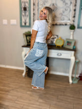Load image into Gallery viewer, Pretty Little Details Jeans
