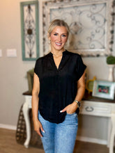 Load image into Gallery viewer, Autumn Ease Button Down (Black)
