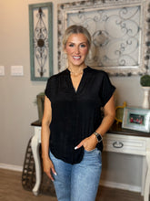 Load image into Gallery viewer, Autumn Ease Button Down (Black)
